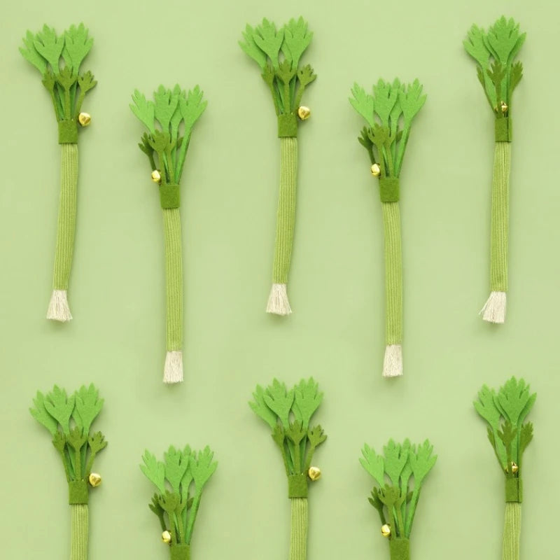 silver vine cat chew toy for kittens, natural bite-resistant celery-shaped chew sticks for teeth cleaning and play
