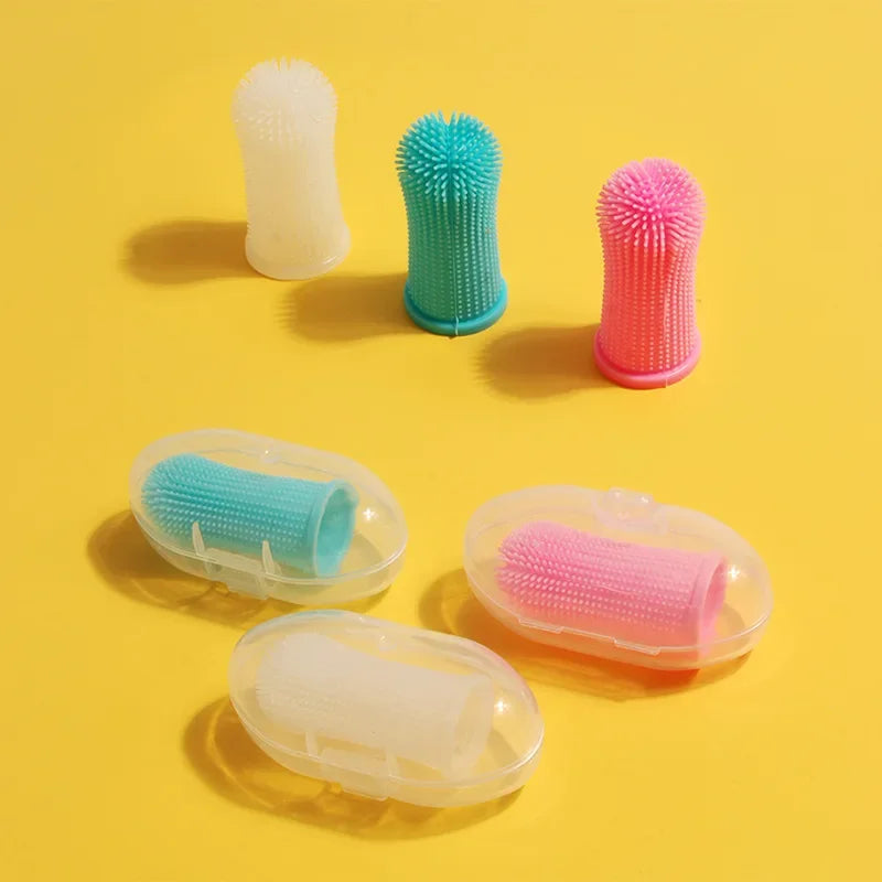 Silicone finger toothbrush for dogs in assorted colors with storage cases for pet teeth cleaning and breath care