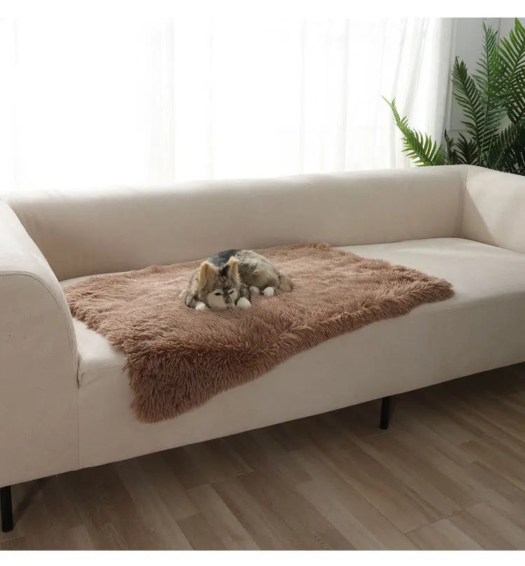 washable plush dog blanket mat on sofa for warm pet sleeping, soft long plush kennel mat for dogs and cats